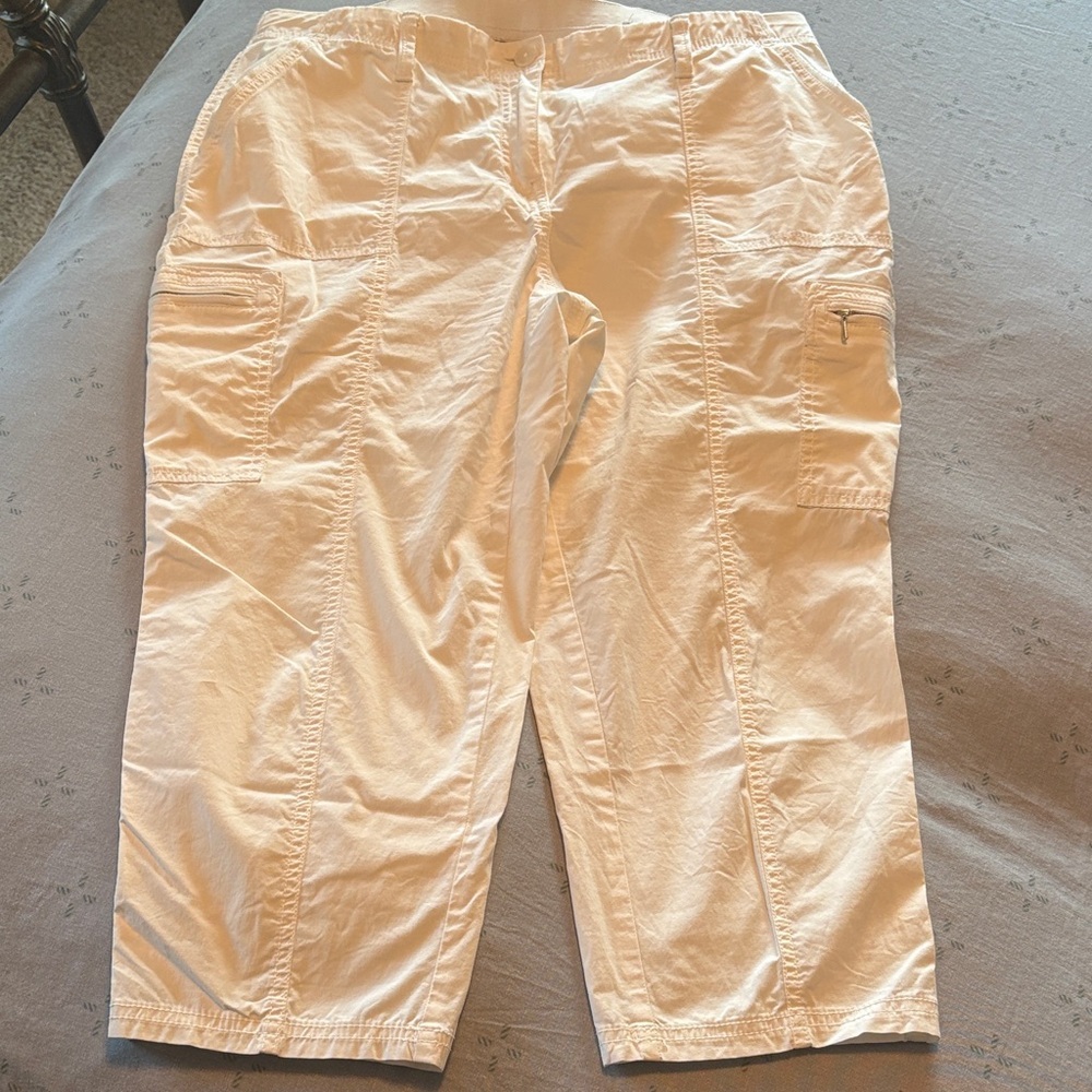 Chico's White Cargo Capris for Women Size 1.5P - Picture 2 of 9